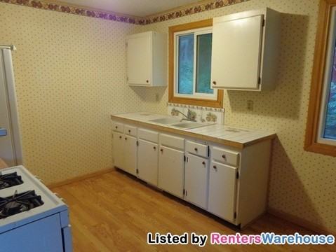 332 E Morton St - Photo 3 of 10