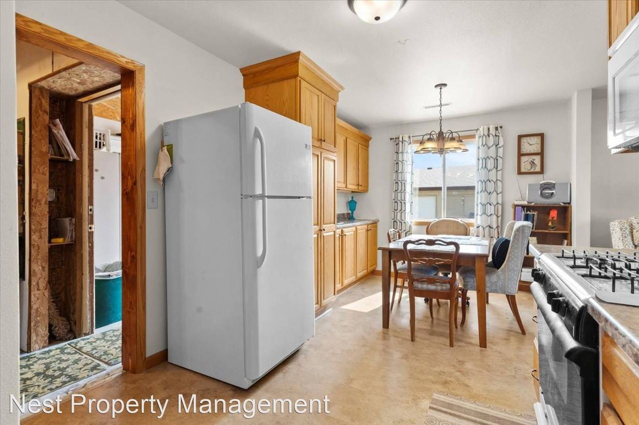 4894 8th Ave - Photo 2 of 26