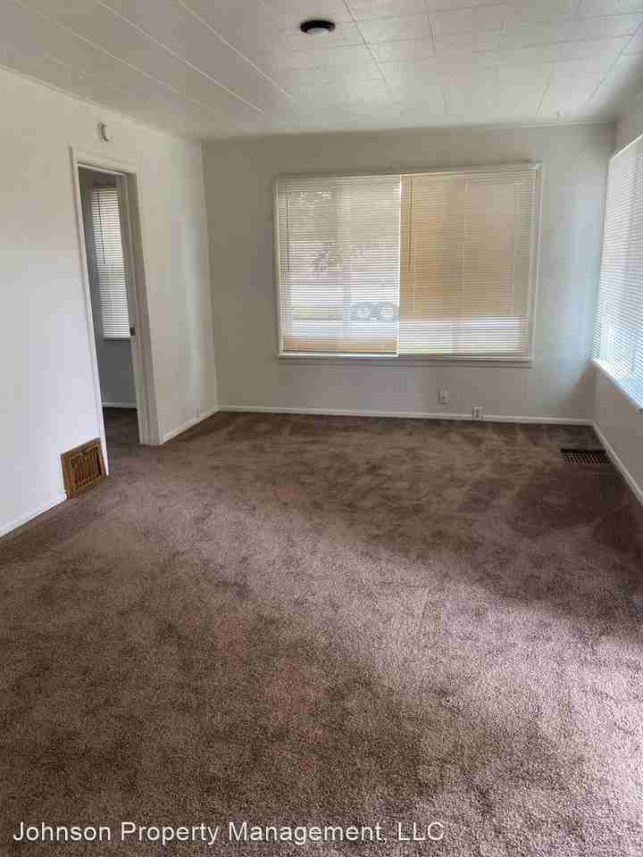 2627 N Altamont St - Photo 2 of 9