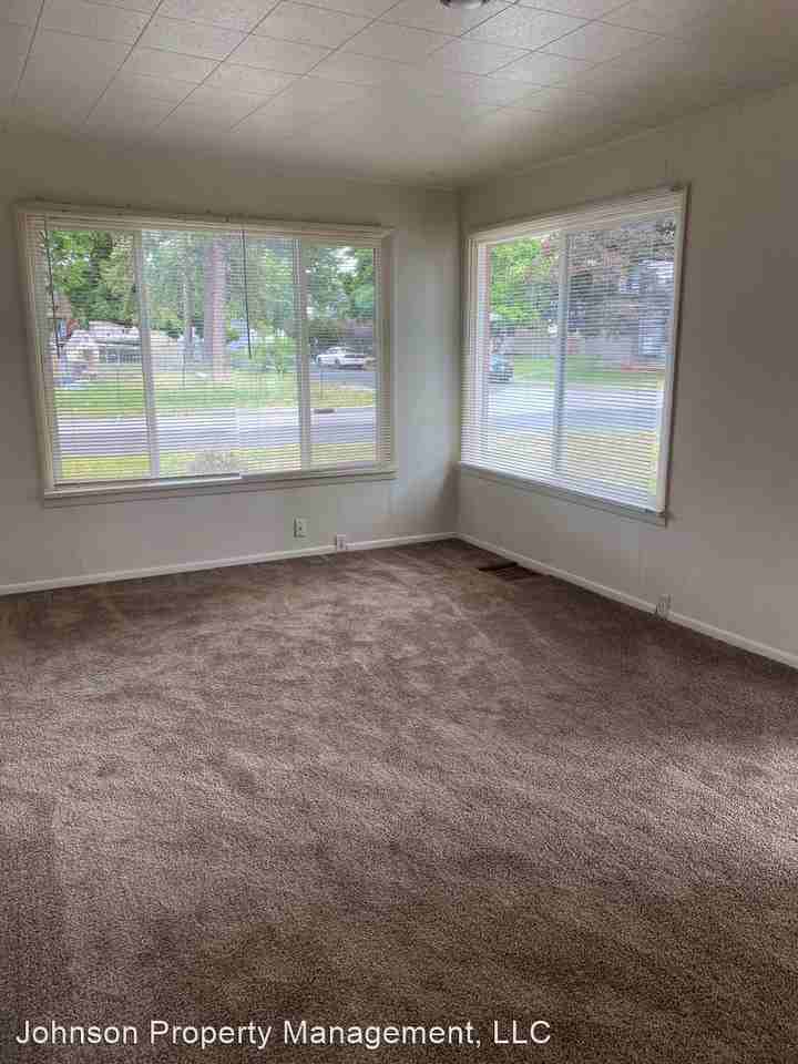 2627 N Altamont St - Photo 3 of 9