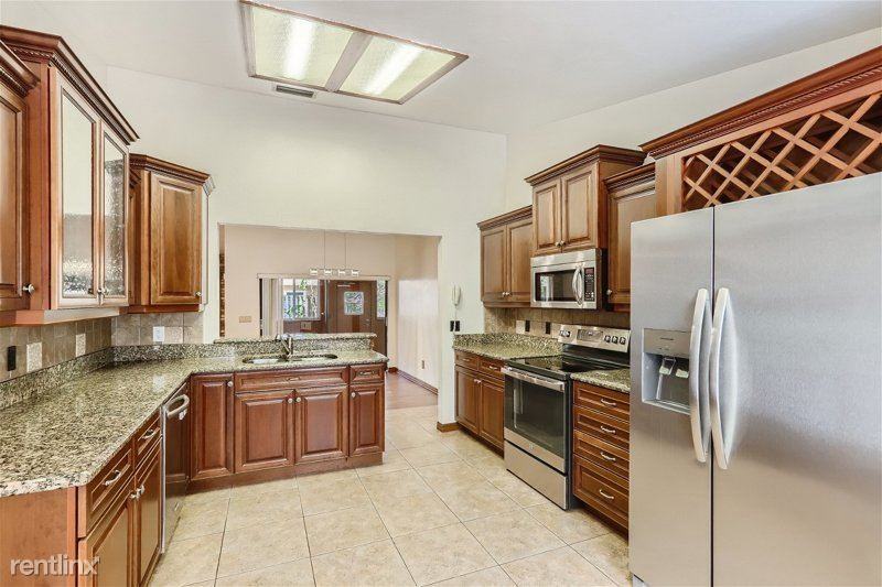 1070 Paladin Ct - Photo 2 of 18