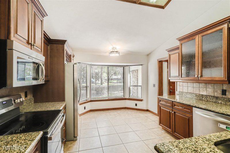 1070 Paladin Ct - Photo 3 of 18