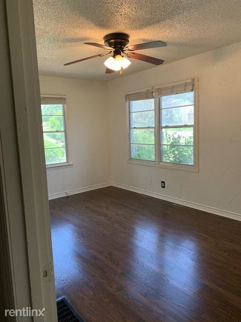 4920 Royal Dr - Photo 2 of 9