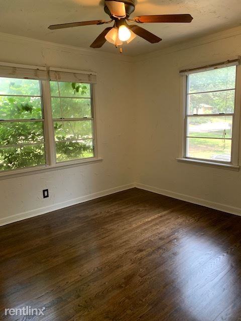 4920 Royal Dr - Photo 3 of 9