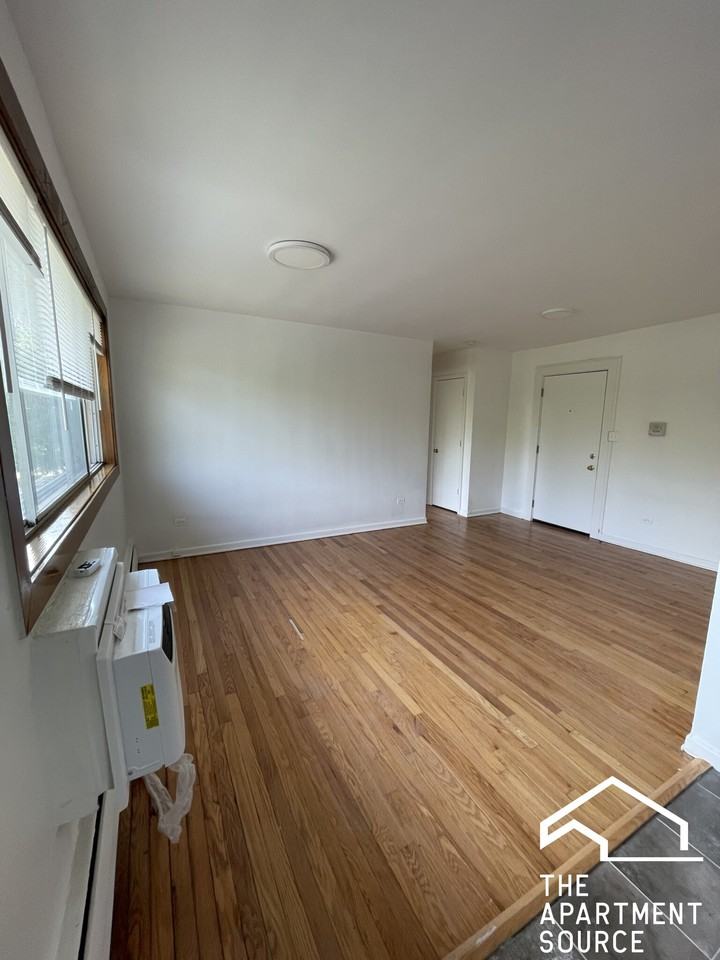 1410 W Juneway Ter #2A - Photo 2 of 13