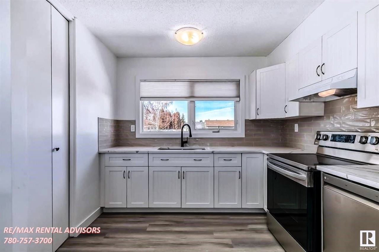 UPPER 9432 150 Avenue Northwest - Photo 3 of 15