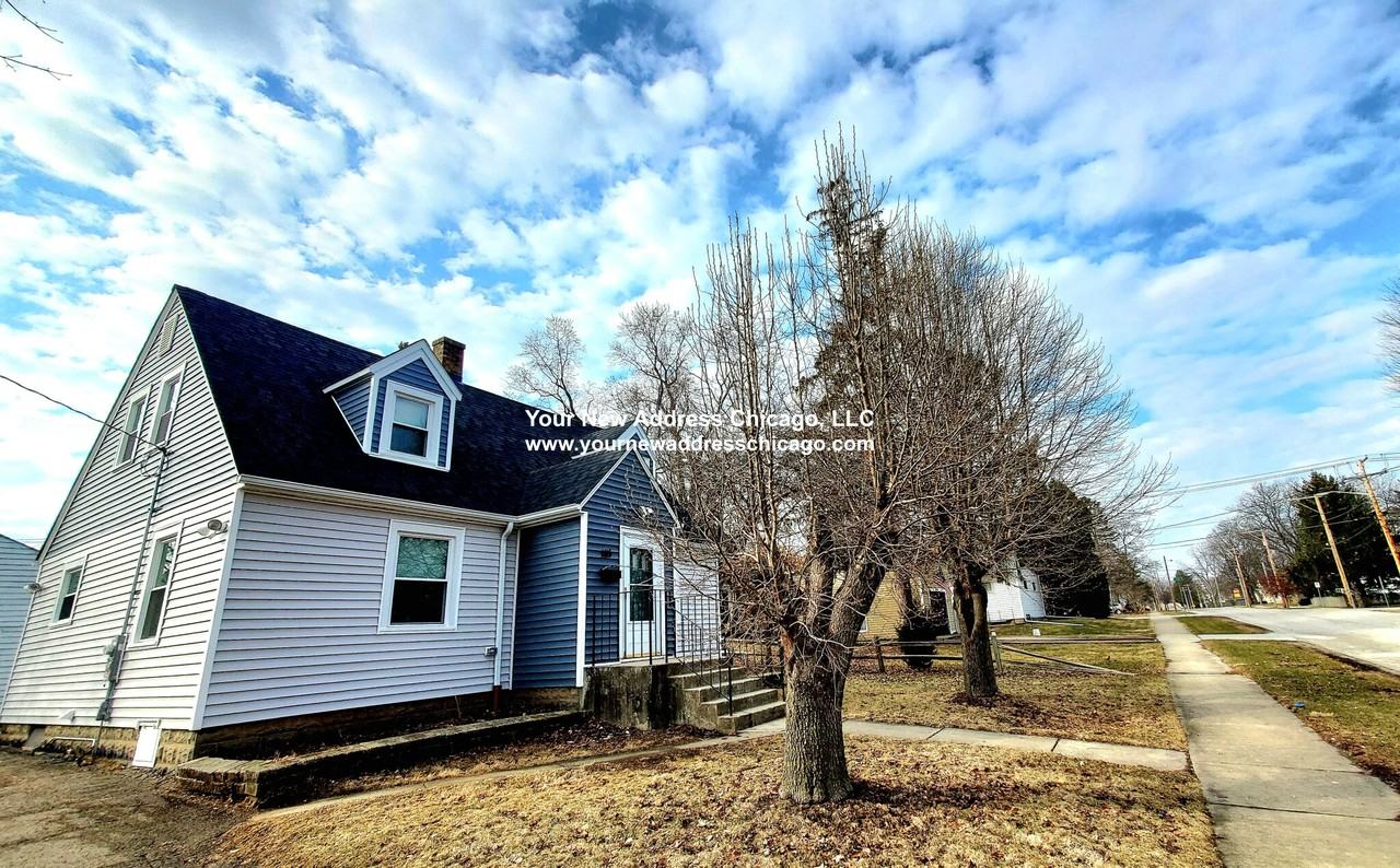 1115 Illinois Ave - Photo 2 of 3