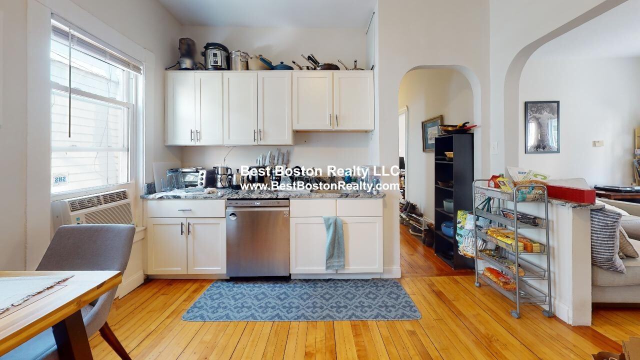 305 Summer St #1 - Photo 3 of 11