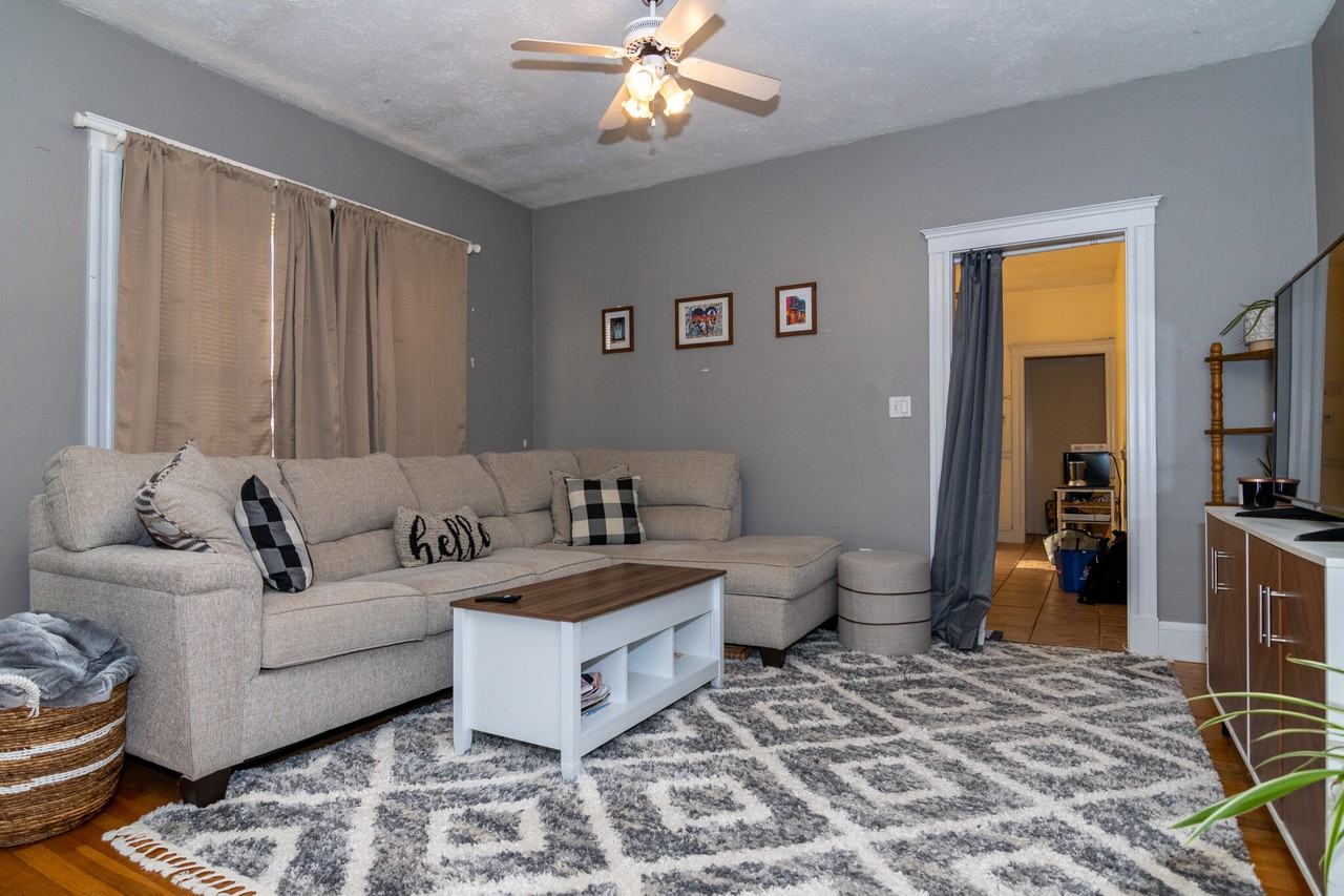 41 Bothwell Rd - Photo 2 of 15