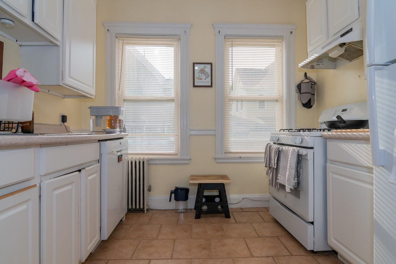 41 Bothwell Rd - Photo 3 of 15