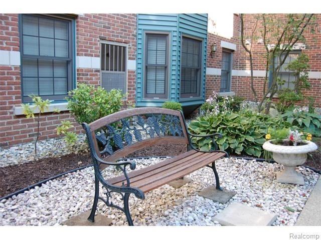 33127 Orchard St - Photo 2 of 23