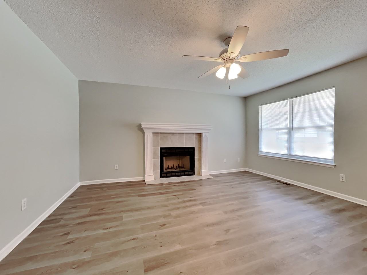 13622 E 50th St - Photo 3 of 18