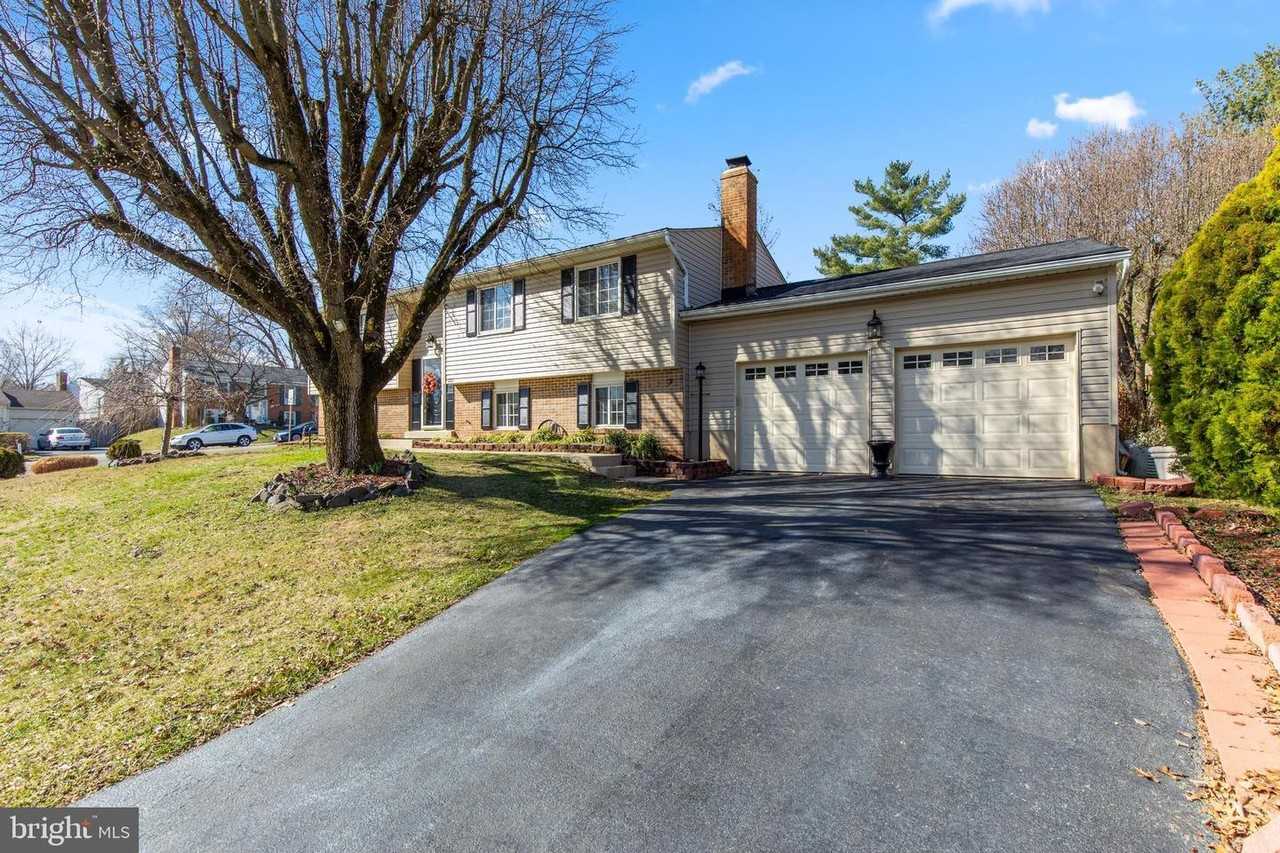 1101 Bicksler Dr - Photo 2 of 32