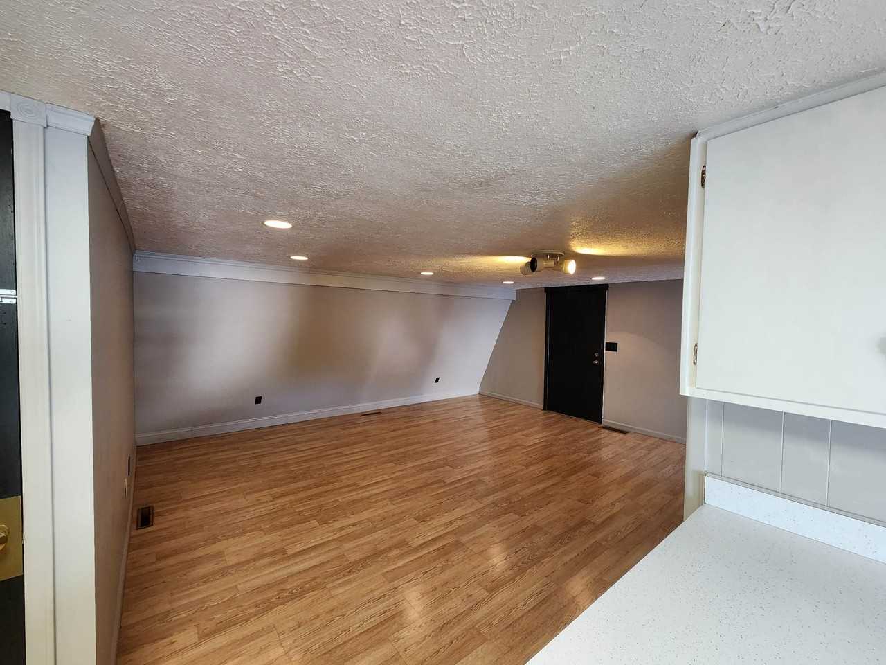 331 S Market St - Photo 6 of 14