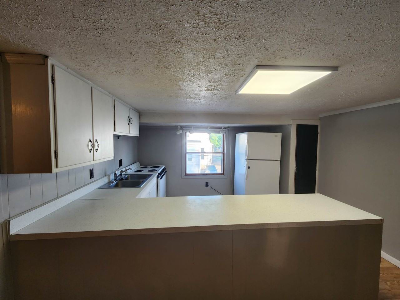 331 S Market St - Photo 7 of 14