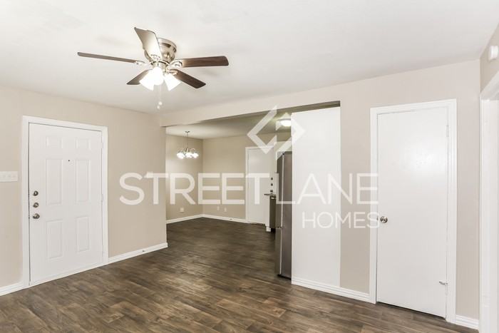 8015 N Reno Ct - Photo 2 of 15