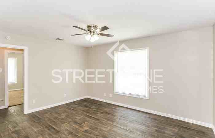 8015 N Reno Ct - Photo 3 of 15