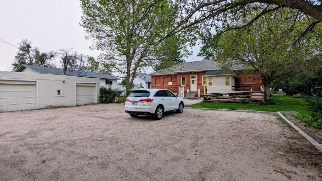 721 Deuel St - Photo 2 of 4