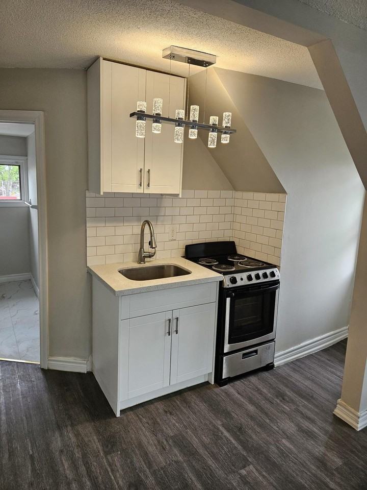 145 East Avenue North #6 - Photo 4 of 25