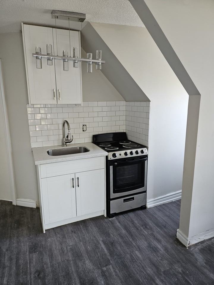 145 East Avenue North #6 - Photo 3 of 25