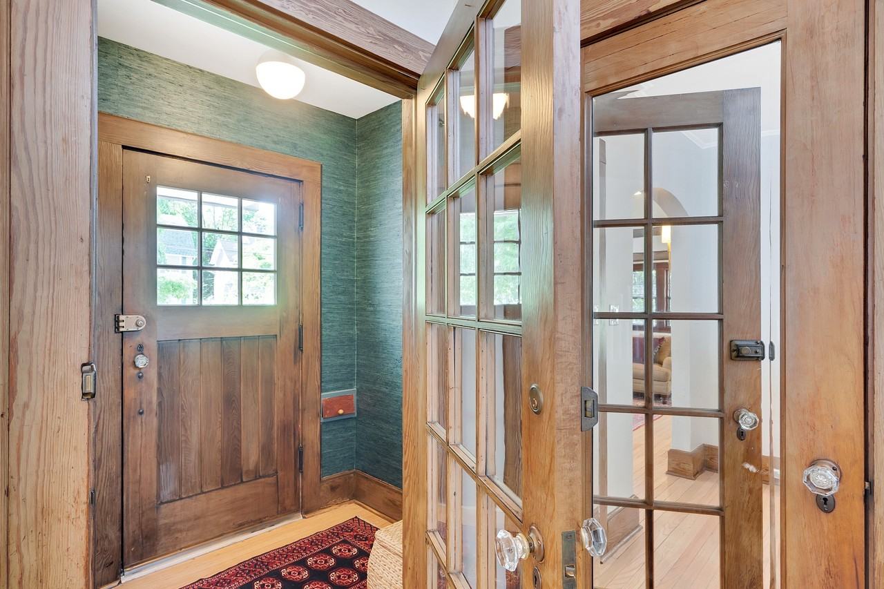 217 Park St - Photo 2 of 30