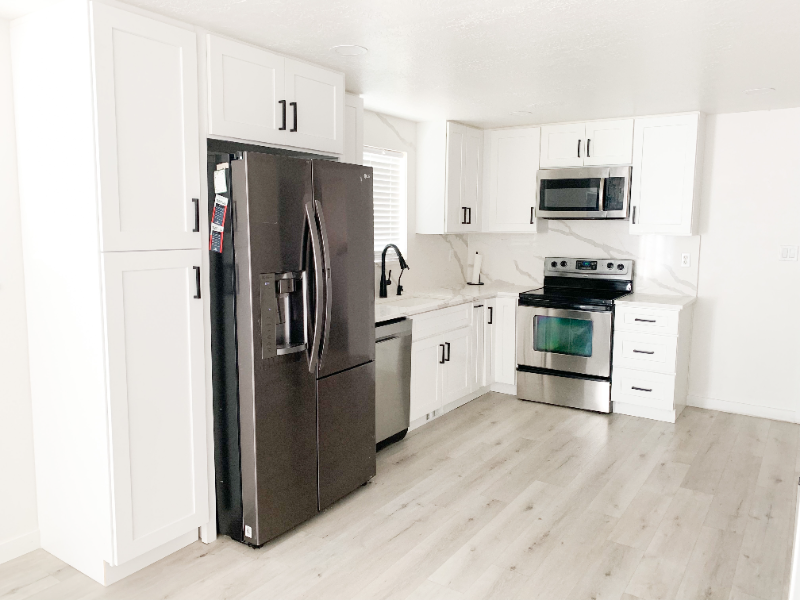 681 Valley Dr - Photo 4 of 6