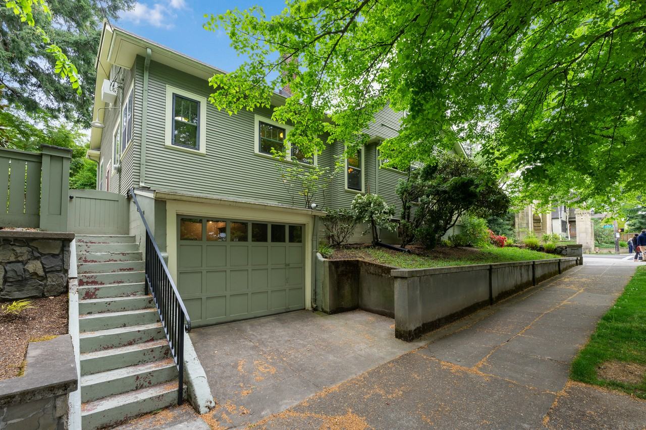 3203 E Burnside St #NA - Photo 2 of 25