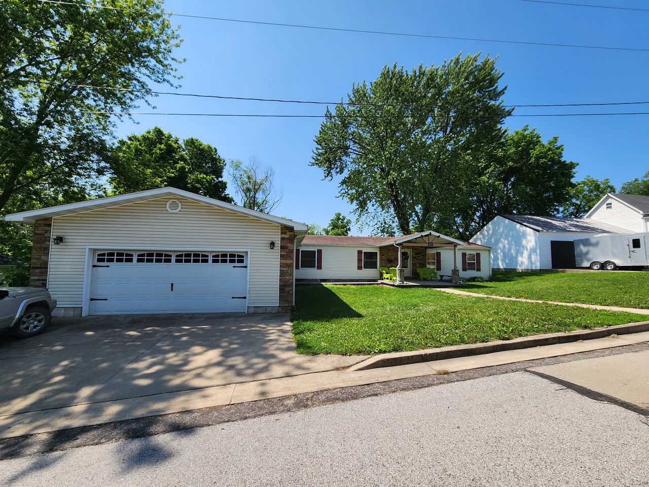 303 E Madison St #NA - Photo 3 of 3