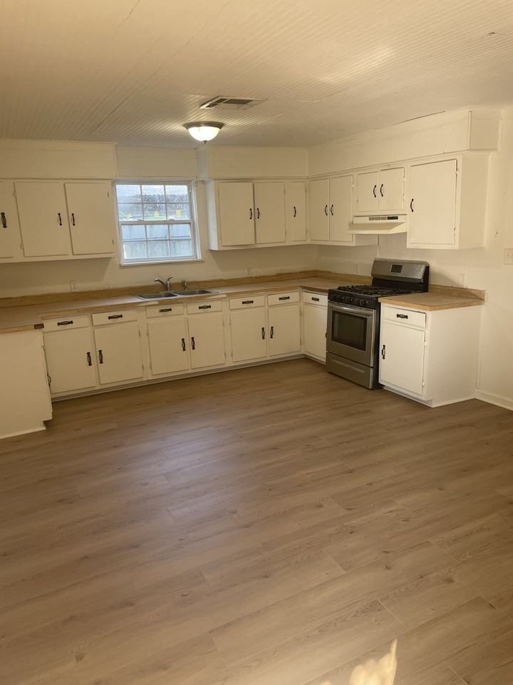 1117 Avenue C #NA - Photo 3 of 22