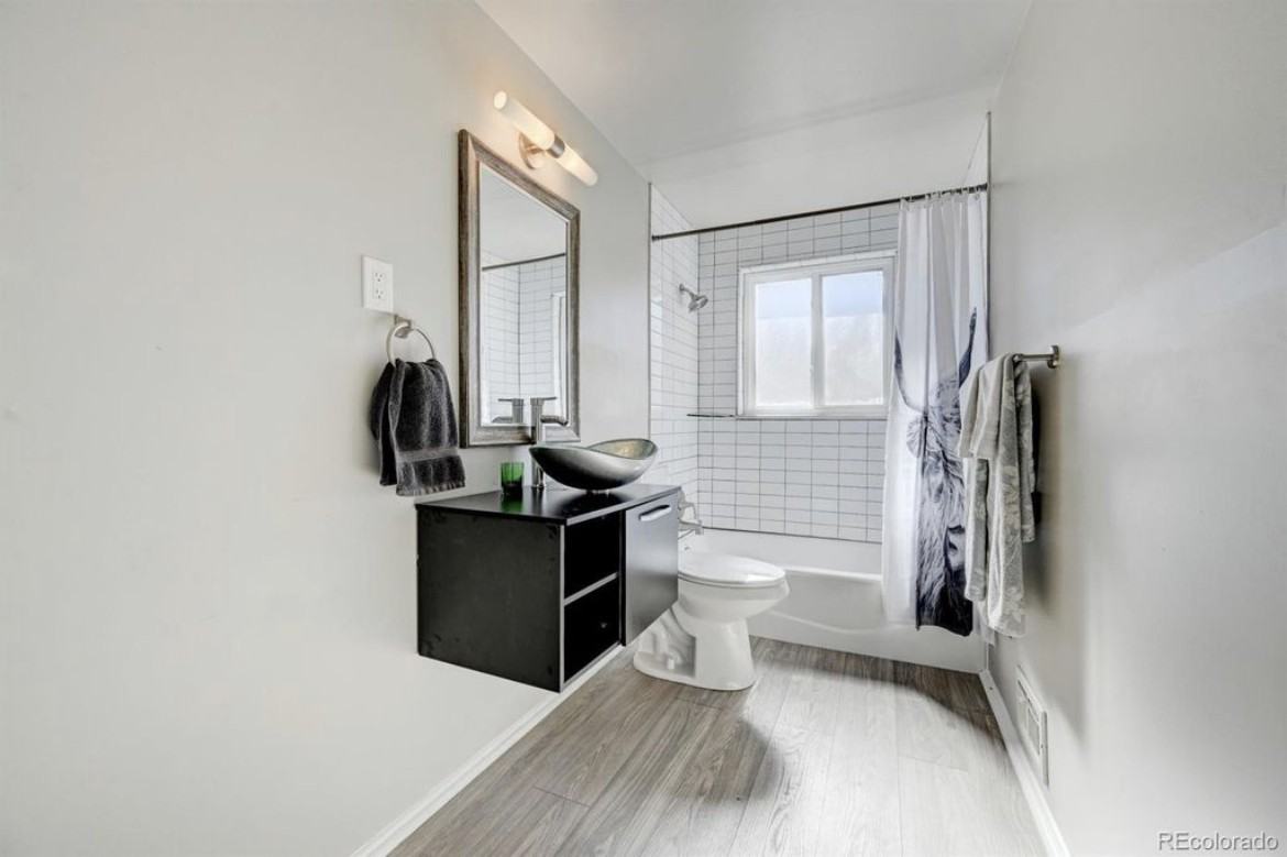 1401 S Osage St #NA - Photo 3 of 5