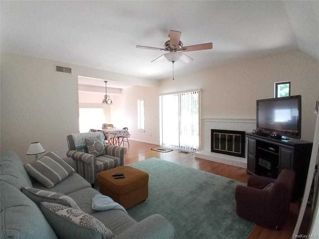 212 Heritage Hls - Photo 2 of 15