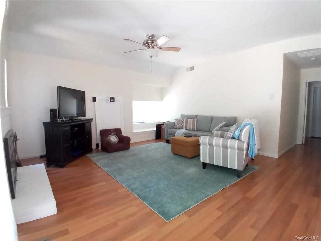 212 Heritage Hls - Photo 3 of 15