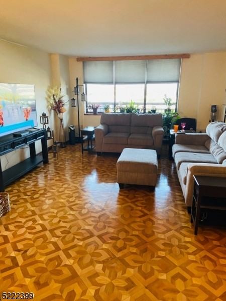 1629 Harmon Cove Tower - Photo 2 of 17