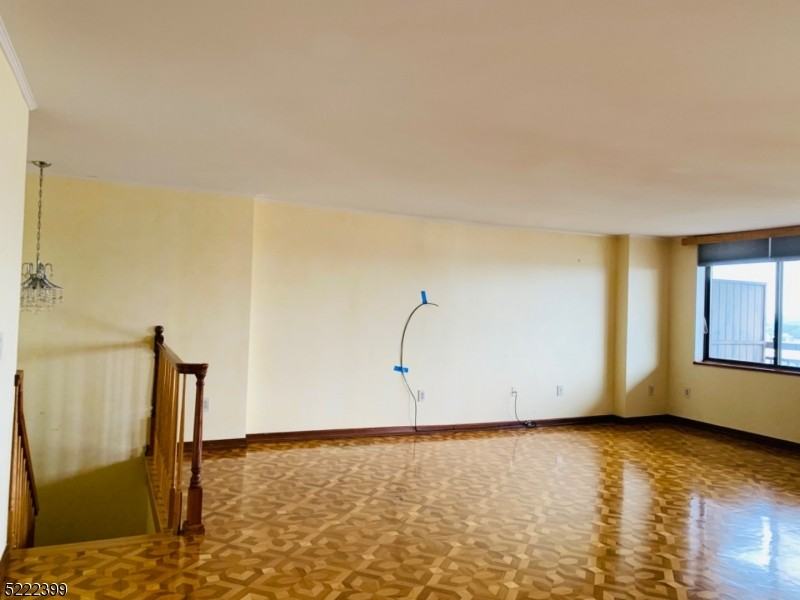 1629 Harmon Cove Tower - Photo 3 of 17