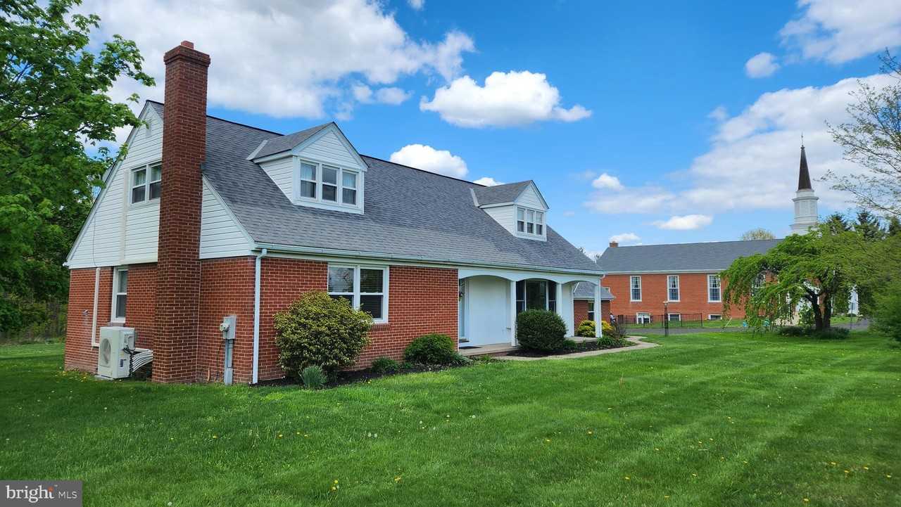 2988 Bedminster Rd - Photo 2 of 18