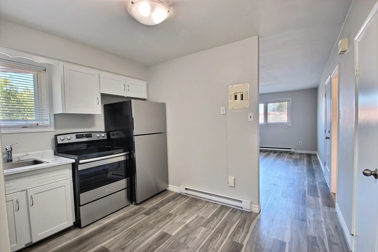 98 Fourth St 4, Moncton, NB E1E None 1 Bedroom Apartment for 1,000