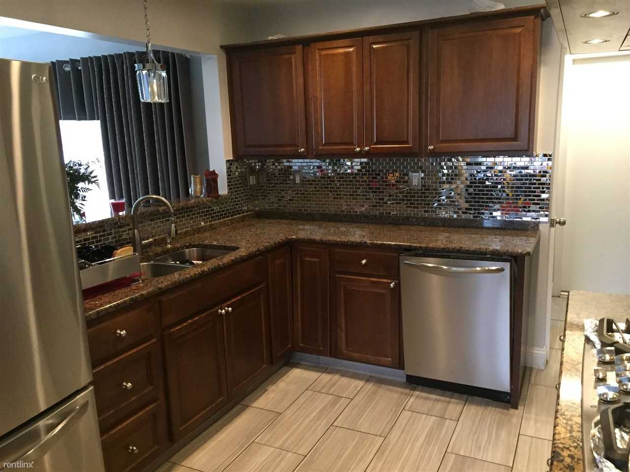 12800 Daily Dr - Photo 2 of 35