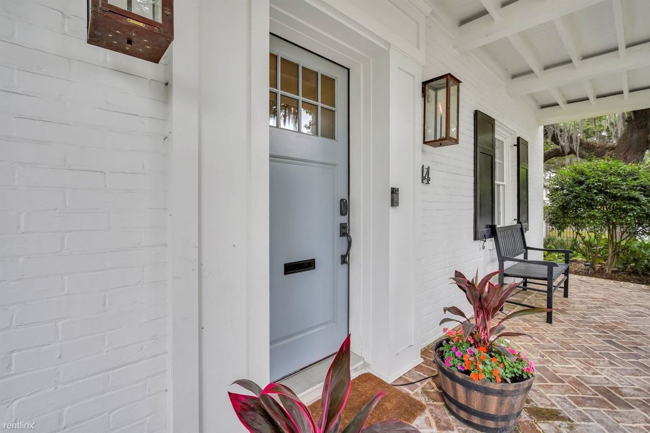 44 E 45th St - Photo 3 of 46