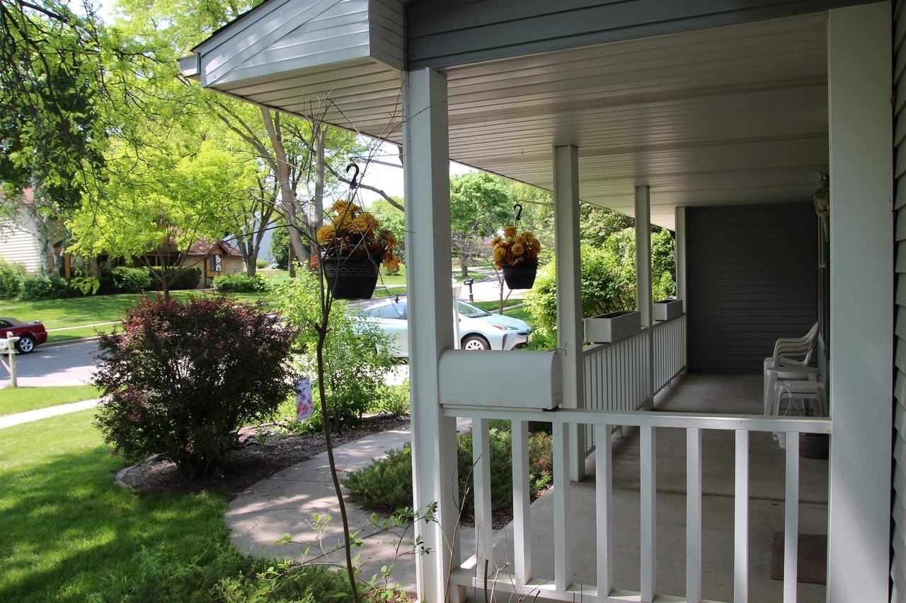 7618 Westchester Dr - Photo 4 of 41