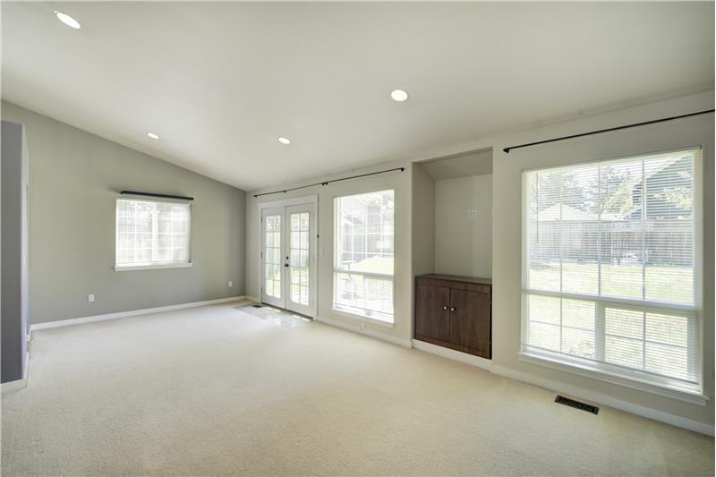11341 8th Ave Ne - Photo 7 of 23