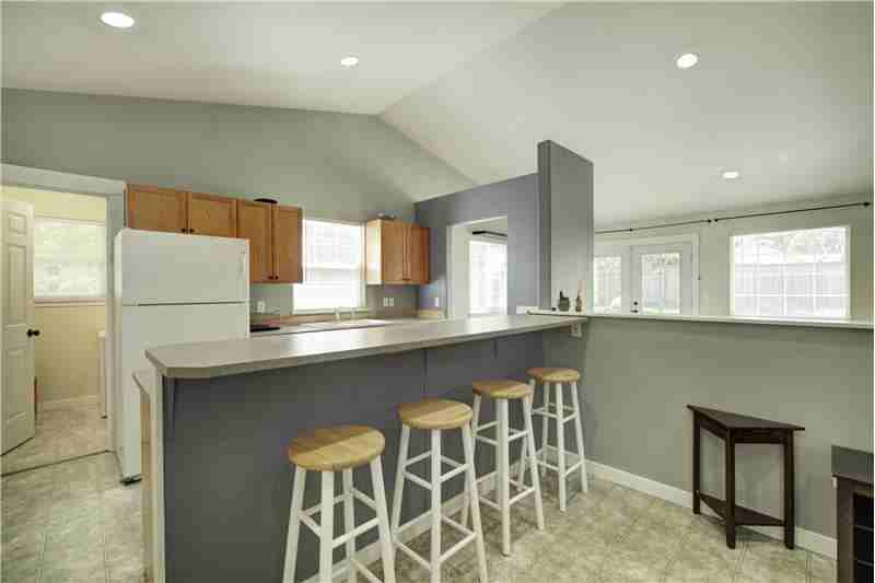 11341 8th Ave Ne - Photo 4 of 23