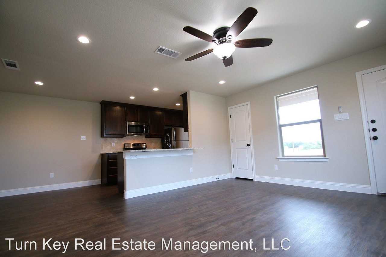 134-136 Crossbow Ct - Photo 2 of 25