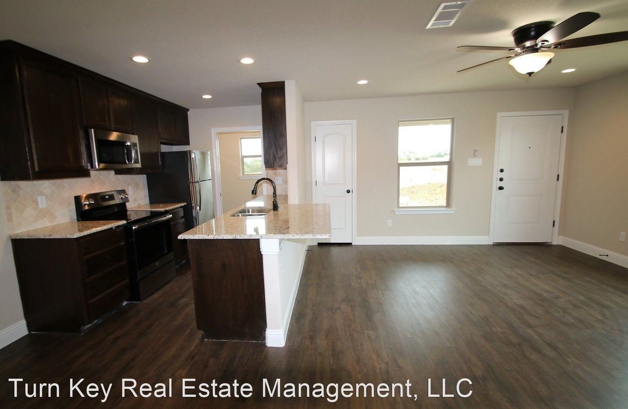 134-136 Crossbow Ct - Photo 3 of 25