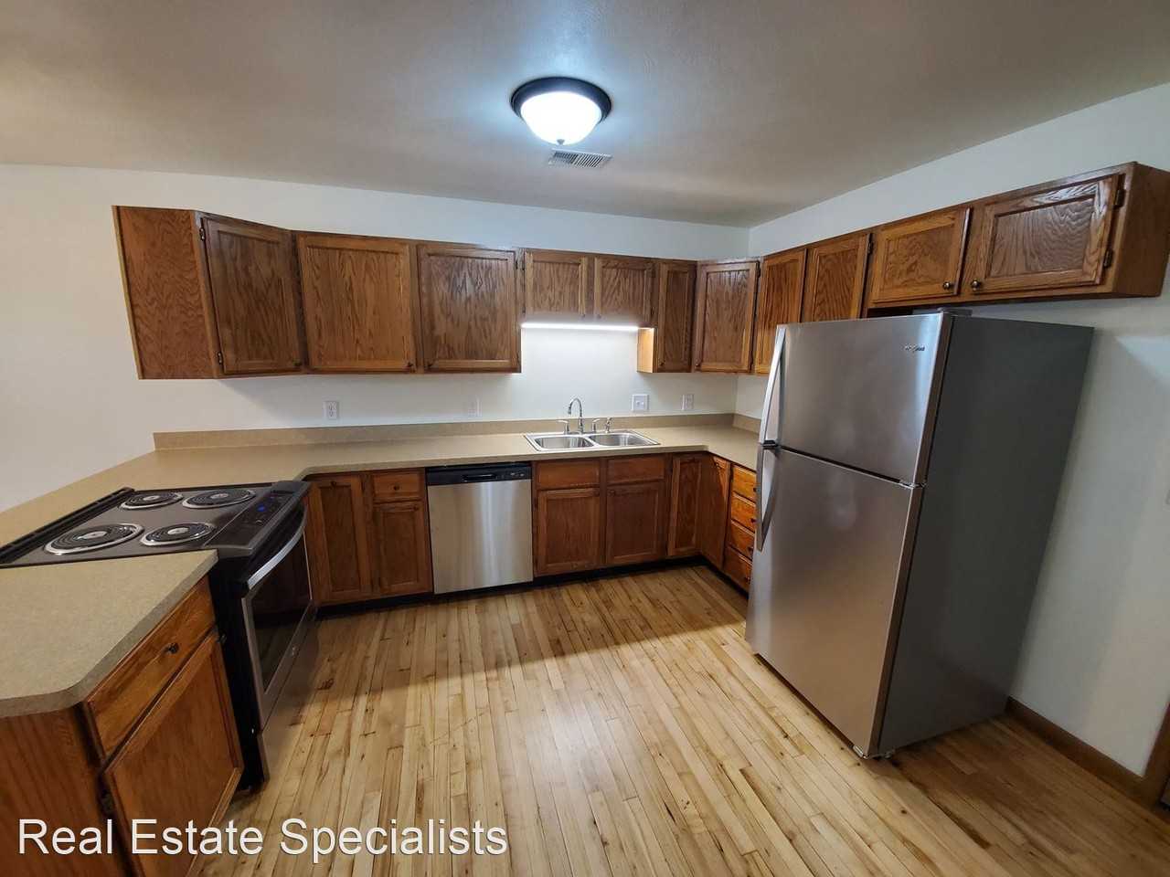 211 Landing Ave - Photo 2 of 9