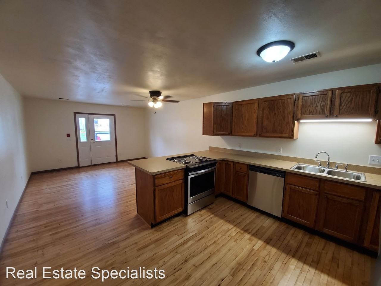 211 Landing Ave - Photo 3 of 9