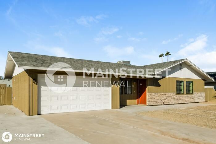 13802 N 36th Ave - Photo 3 of 16