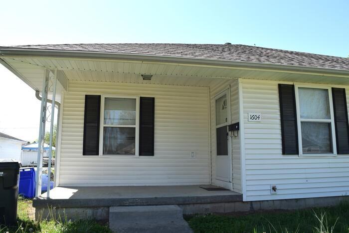 1604 S Brown Ave - Photo 2 of 9