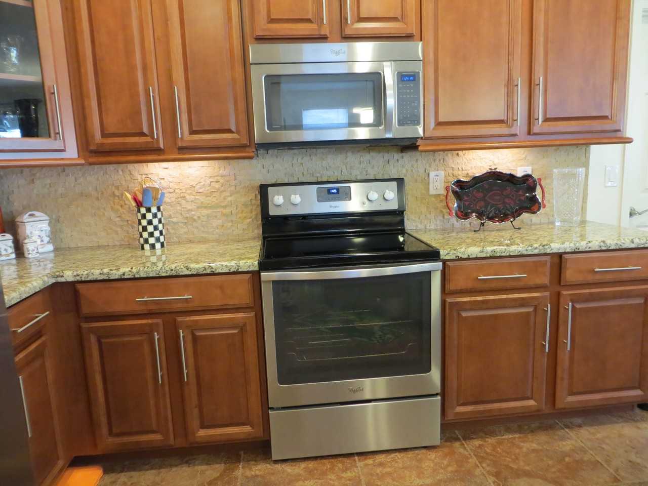 17470 W Redwood Ln - Photo 3 of 8