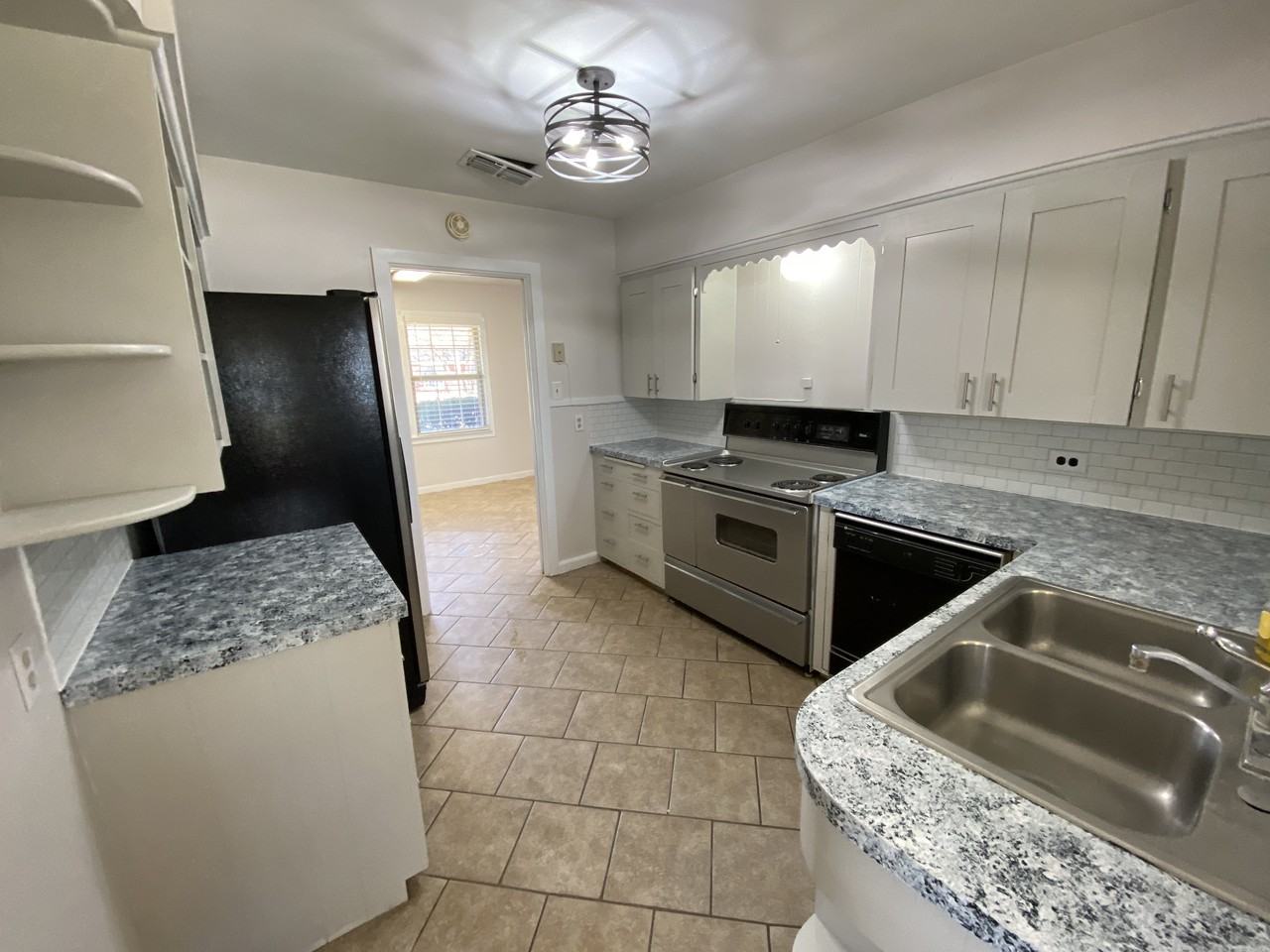 500 E 12th St #NA - Photo 2 of 12