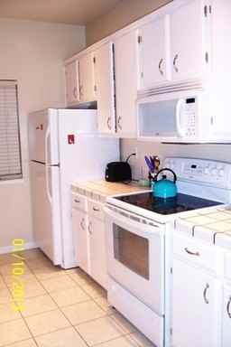 1009 Foxchase Dr - Photo 2 of 10